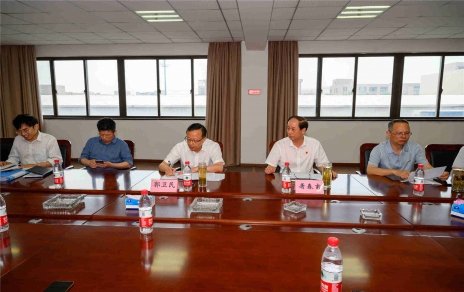嘉興商品交易產(chǎn)業(yè)園管理辦公室對我公司蔬菜批發(fā)市場 開展“守根脈、保平安、辦實事”網(wǎng)格大走訪座談會