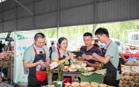 做好“雙服務(wù)”：嘉昕小廚房開播，本期主角---蓮藕